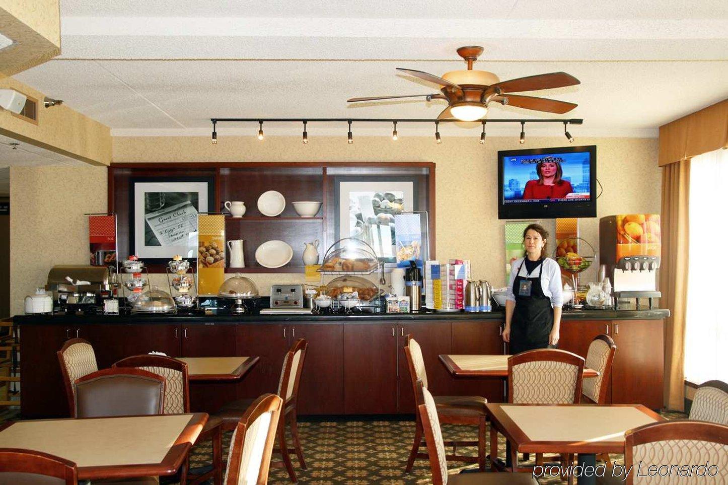 แฮมป์ตัน อินน์ เดส มอยส์-แอร์พอร์ต โฮเทล ดิมอยน์ ร้านอาหาร รูปภาพ